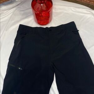 Columbia Black Cargo Shorts Durable Outdoor Essential